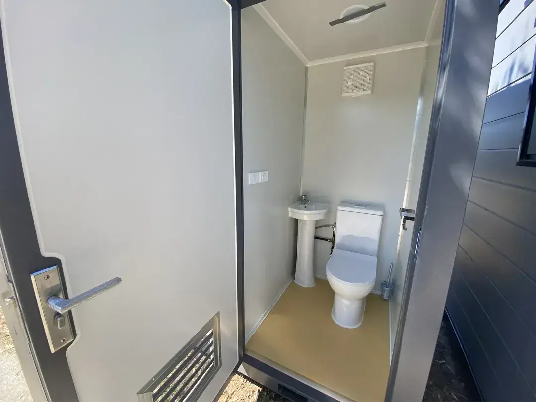 Essential Toilet Block - Image 2